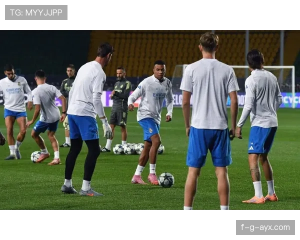 姆巴佩的战术核心地位与更衣室角色如何平衡？