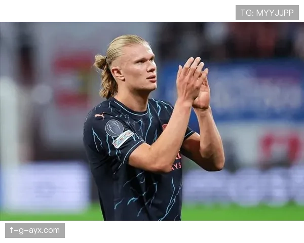 哈兰德这训练强度，吃五顿还瘦成闪电，真就吃饭睡觉进球？